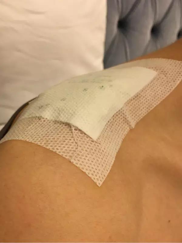 将足贴贴在肩膀上,睡眠时间8小时! 将足贴贴在肩膀上,睡眠时间8小时!