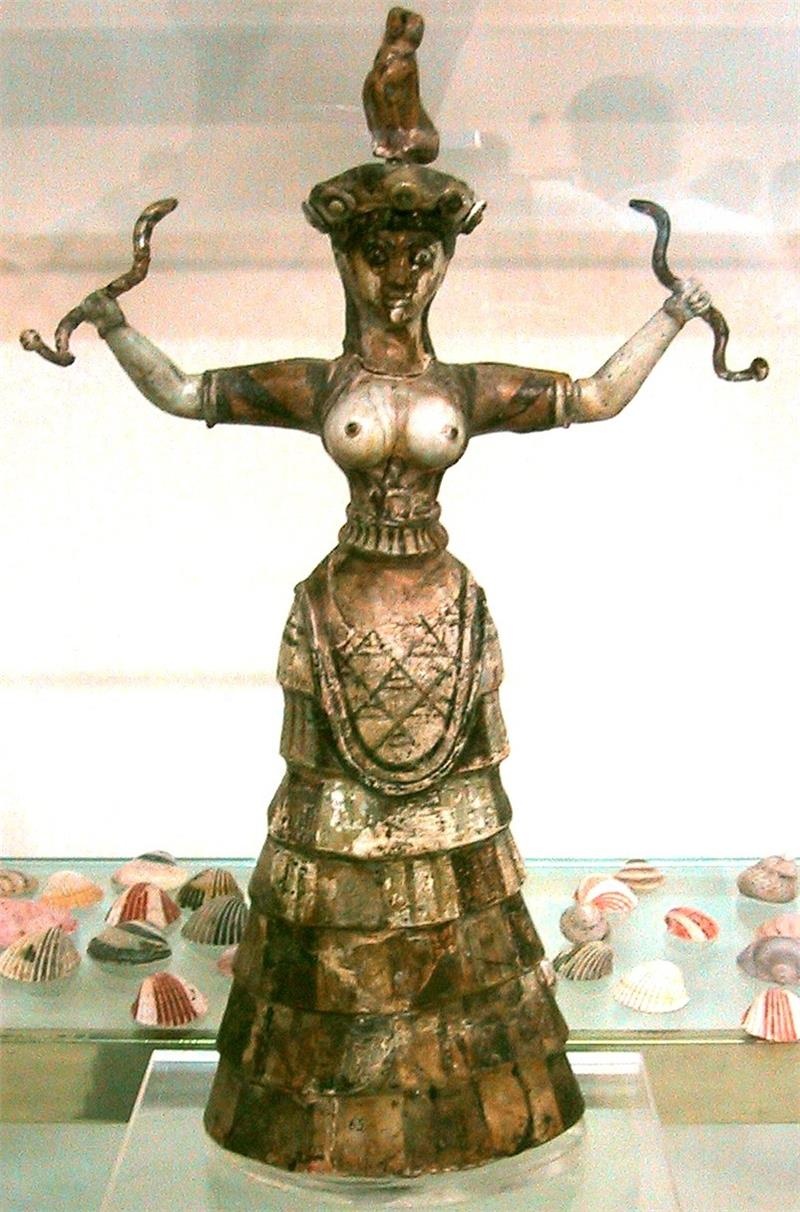 一个出现于米诺斯文明(约公元前1600年)的克里特岛蛇女神