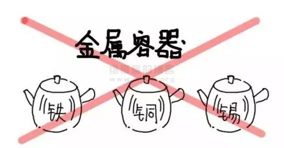 不能使用金属容器浸泡、煎煮中药。 不能使用金属容器浸泡、煎煮中药。
