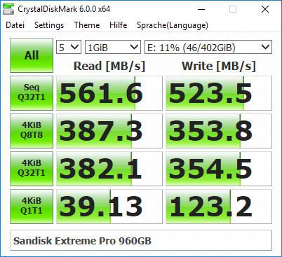 使用 CrystaLDiskMark 测试SSD固态硬盘的读写速度。 使用 CrystaLDiskMark 测试SSD固态硬盘的读写速度。