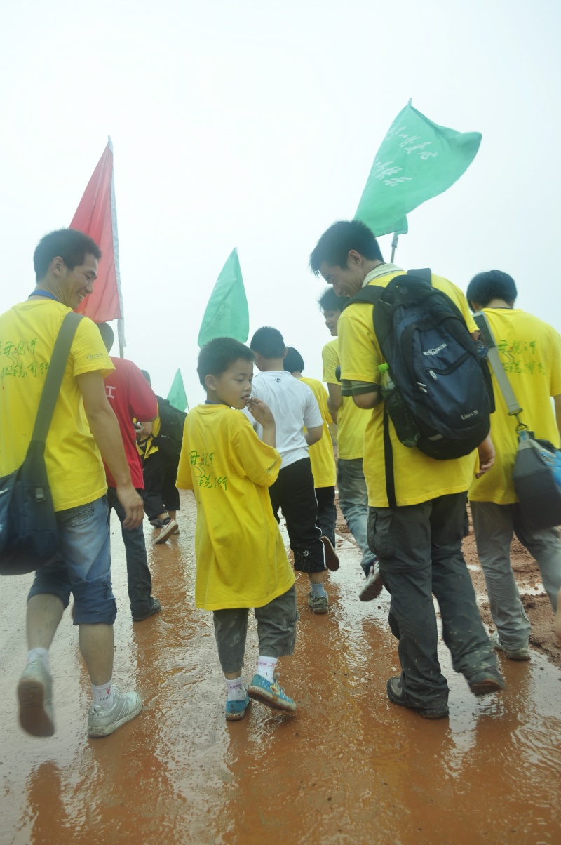 集聚萤火·与爱同行,2011徒步湘江毅行:别人家的小孩,134里路走完全程。 集聚萤火·与爱同行,2011徒步湘江毅行:别人家的小孩,134里路走完全程。